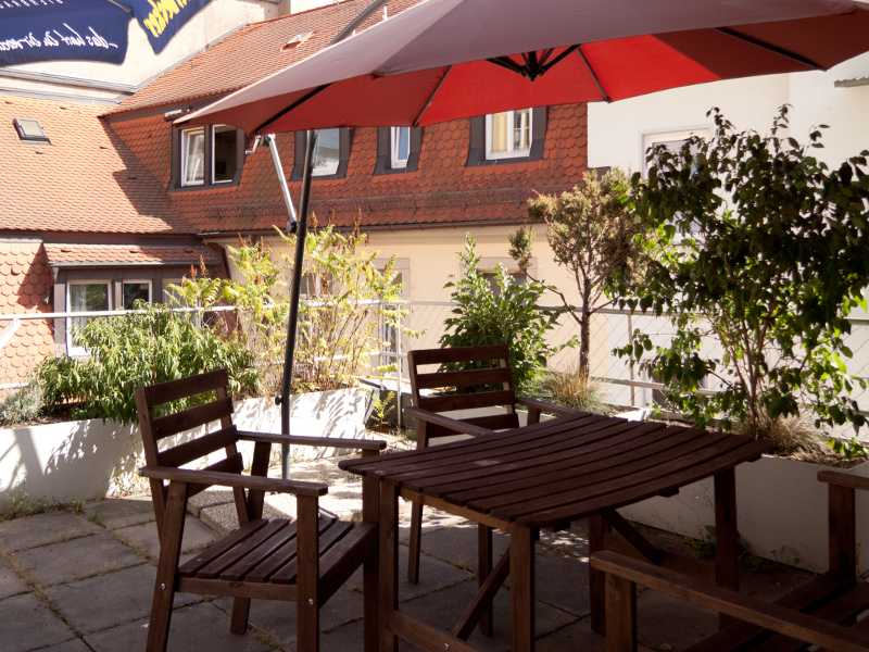 https://www.babelfish-hostel.de/media/Galeryrooms/010 double room studio.jpg